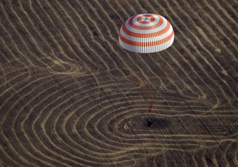 ATERRIZA LA SOYUZ EN LA QUE VIAJABAN DOS ASTRONAUTAS Y GUY LALIBERTÉ