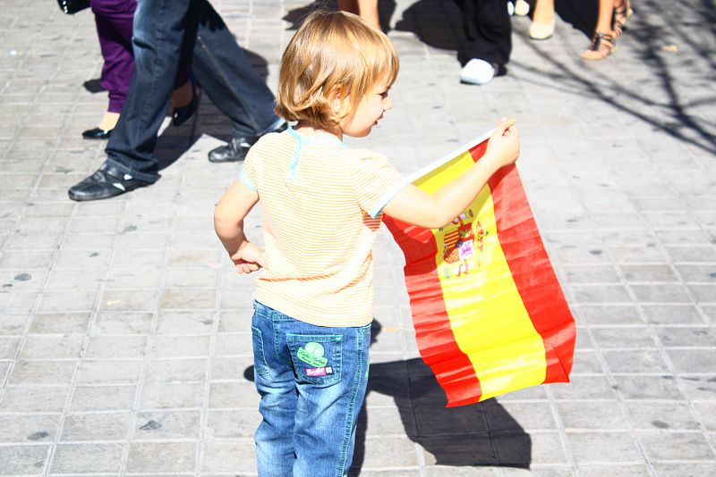 ... Y por la calle otros continúan celebrando