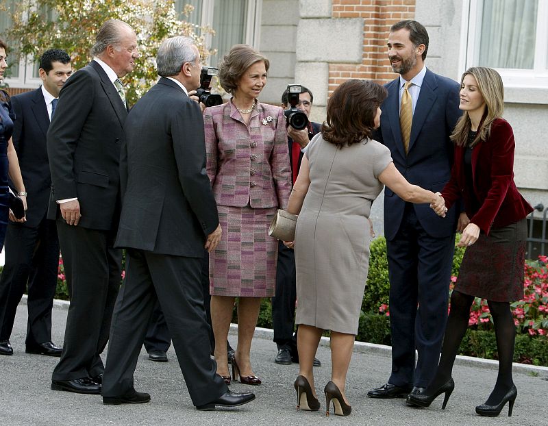 Los Reyes y los Príncipes se reunirán nuevamente con el presidente libanés y su esposa por la noche, en la cena que ofrecerán en su honor en el Palacio Real y a la que también asistirán Don Felipe y Doña Letizia.