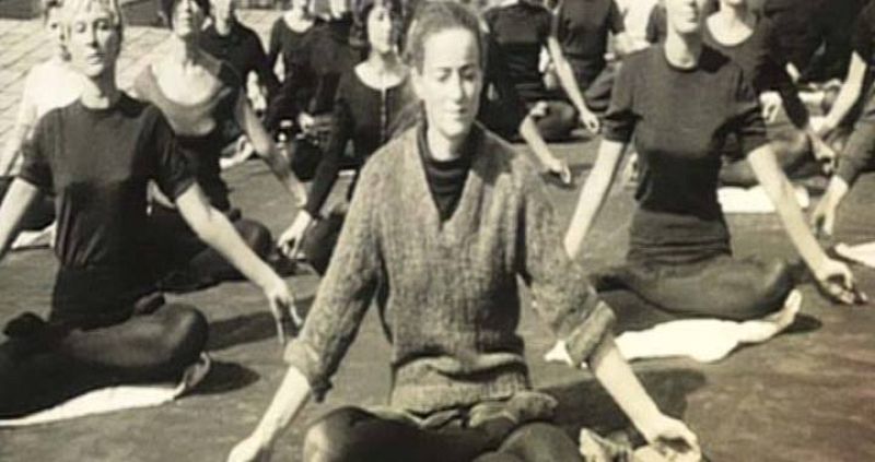 Mujeres haciendo gimnasia