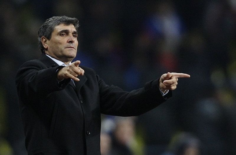 CSKA Moscow's coach Juande Ramos gestures during their Champions League soccer match against Manchester United at Luzhniki stadium in Moscow