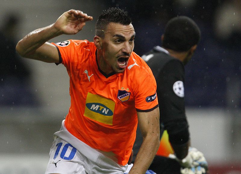 El jugador del Apoel Nicosia, Charalambides, celebra su gol al Oporto.