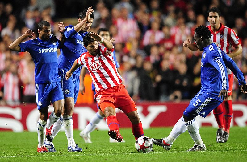 Aguero of Atletico Madrid evades the challenge of Cole, Ballack and Essien of Chelsea during their Champions League soccer match in London