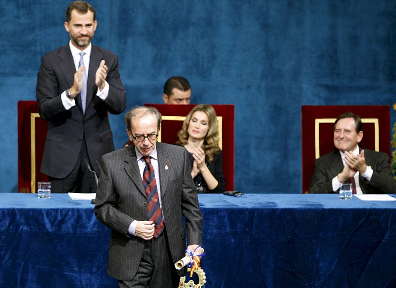 PREMIO DE LAS LETRAS-ISMAIL KADARÉ