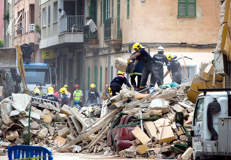 Cuatro muertos al derrumbarse un edificio en Palma