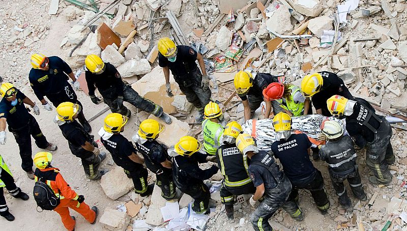 Cuatro muertos al derrumbarse un edificio en Palma