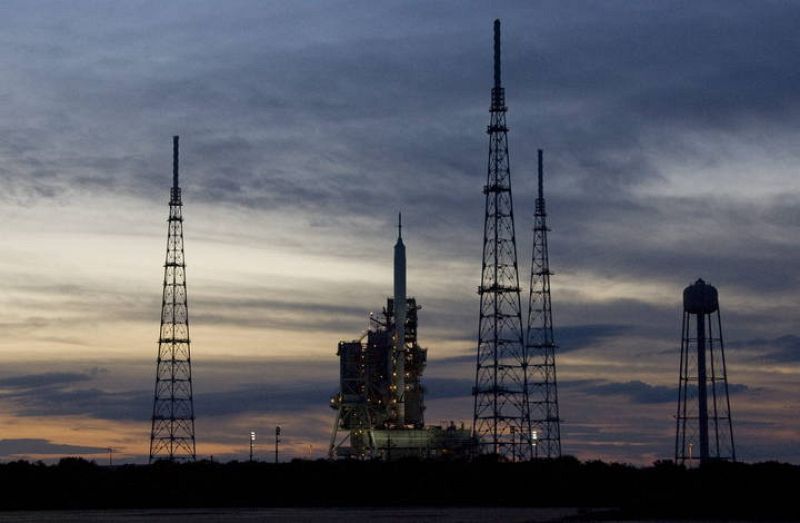 EL ARES I-X UBICADO EN LA PLATAFORMA DE LANZAMIENTO 39-B