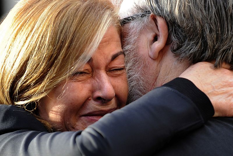 Maria Teresa Álvarez, viuda de Sabino Fernández Campo, ha recibido el consuelo de numerosos amigos.