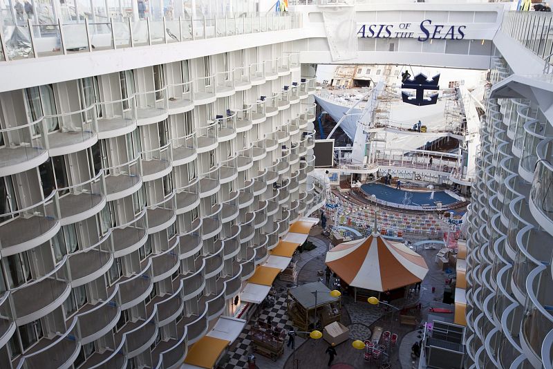 EL "TITANIC" DEL SIGLO XXI SE LLAMA "OASIS OF THE SEAS"