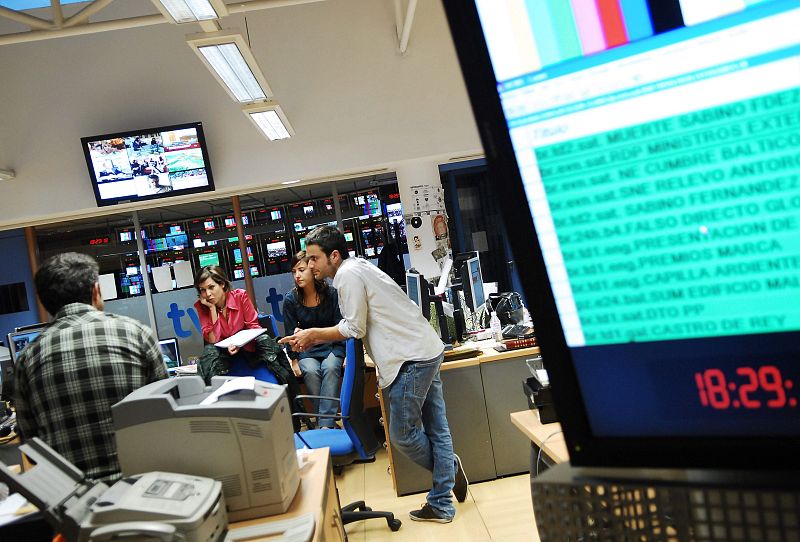 Una vista de la redacción de La 2 Noticias. La foto ha sido tomada por la revista 'Supertele' para la elaboración de un reportaje sobre el programa.