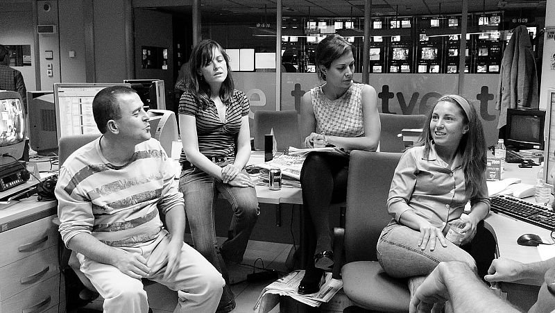 Reunión de edición: todo el mundo aporta ideas para que La 2 Noticias tenga siempre un punto de vista diferente.