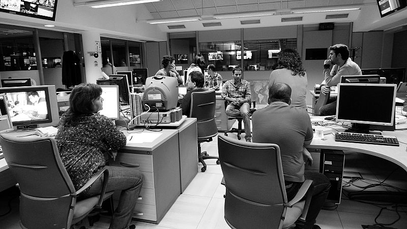 Reunión de edición: se preparan los temas del informativo de cada noche.