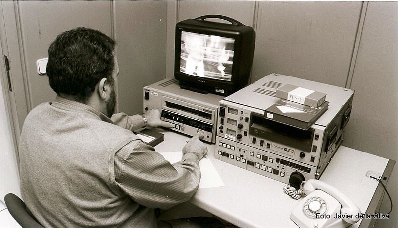 Matías Montero, ahora subdirector de Informativos de TVE, en la sala de visionado