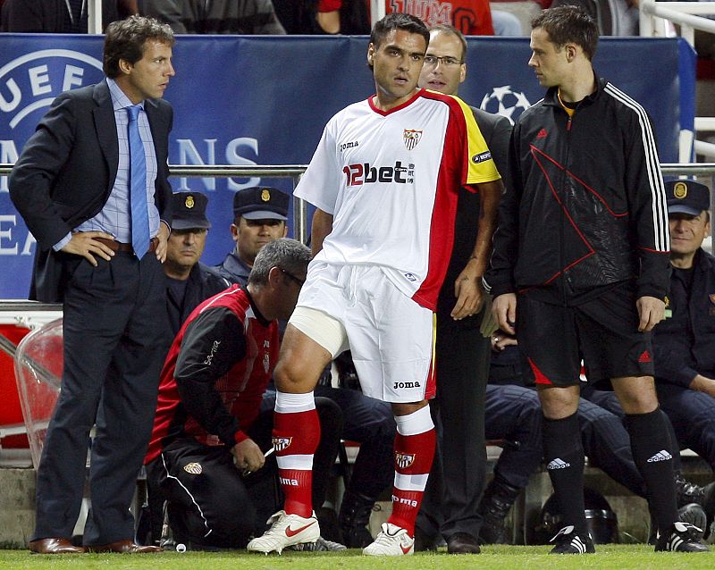 Duscher, que salió en la segunda parte, tuvo que retirarse a los pocos minutos lesionado.