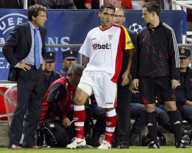 Duscher, que salió en la segunda parte, tuvo que retirarse a los pocos minutos lesionado.