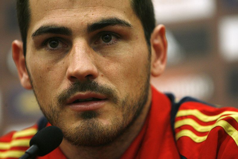 Casillas, durante una rueda de prensa con España.