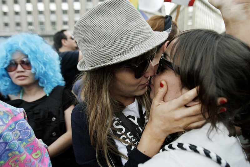 ALREDEDOR DE 50.000 PERSONAS MARCHAN POR EL ORGULLO GAY EN BUENOS AIRES