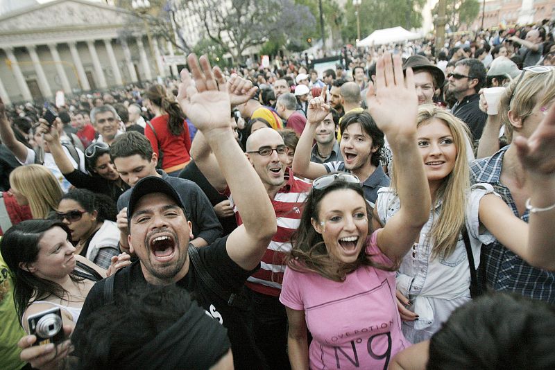 ALREDEDOR DE 50.000 PERSONAS MARCHAN POR EL ORGULLO GAY EN BUENOS AIRES