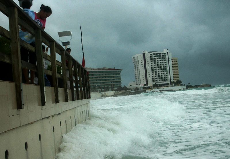 "ALERTA ROJA" EN NORDESTE DE PENÍNSULA MEXICANA DE YUCATÁN POR PASO DE "IDA"