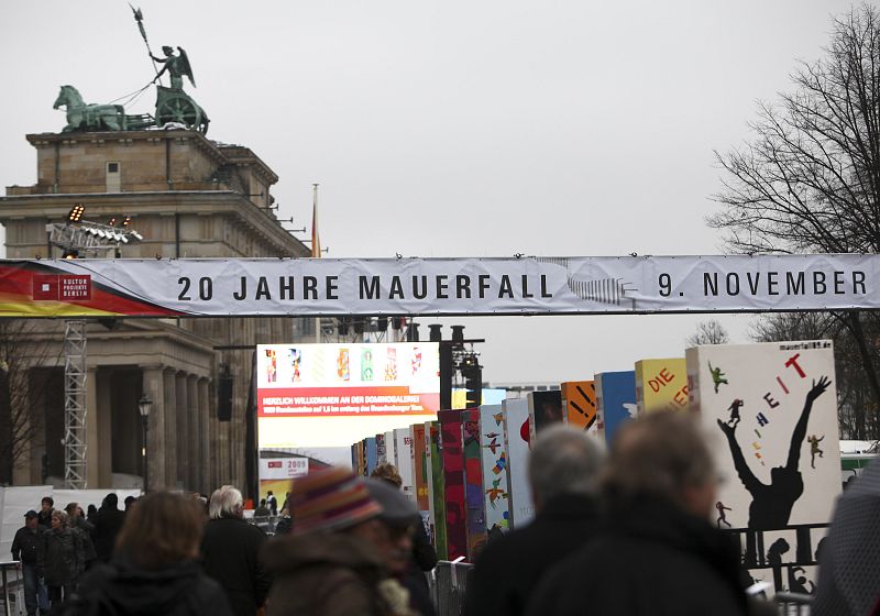 Todo Berlín es hoy una gran fiesta para conmemorar el 20º aniversario de la caída del Muro de Berlín. Las celebraciones culminarán esta noche en la Puerta de Brandemburgo.