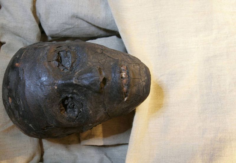 La momia del niño rey Tutankamón fue mostrada por primera vez en el año 2007, 75 años después de que fuera descubierta. 