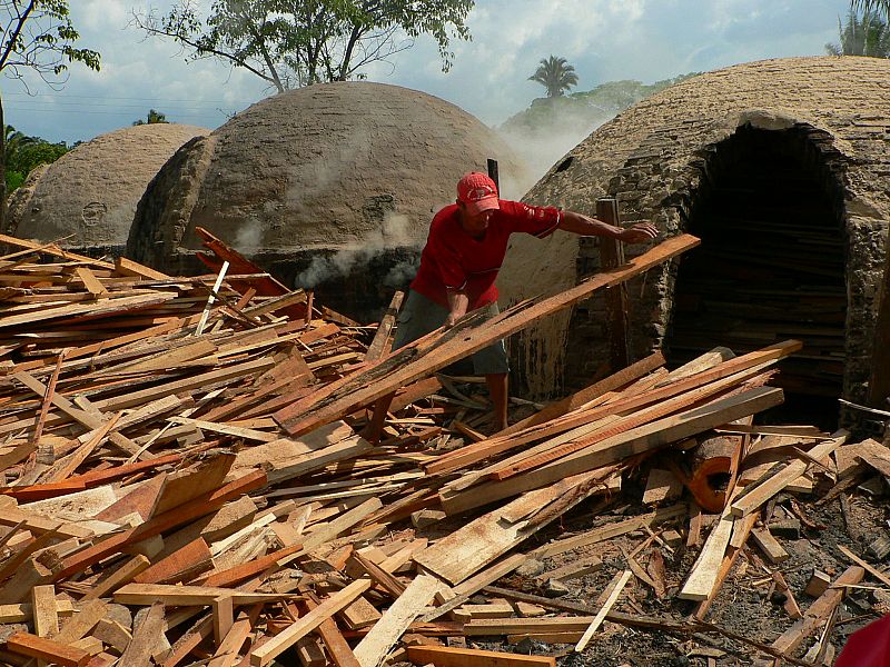 Trabajando en la carbonera