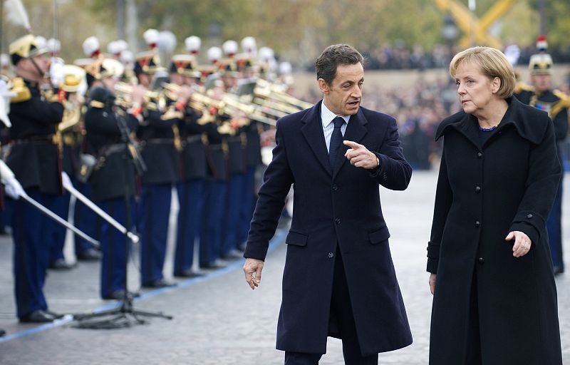 La canciller Angela Merkel es la primera líder alemana que asiste a la ceremonia del Día del Armisticio en París.