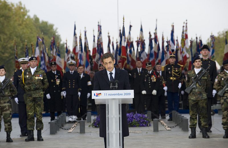 Sarkozy pronuncia un discurso en el día que se celebra el 91º aniversario del fin de la Primera Guerra Mundial. Hace tan sólo dos días, se encontraba en Berlín, para conmemorar los 20 años de la caída del Muro.