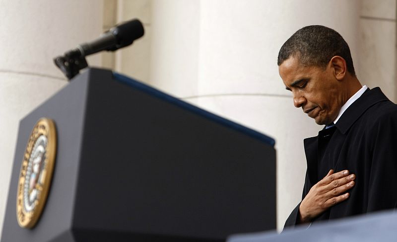 Barack Obama ha rendido homenaje en el Día de los Veteranos caídos en conflictos armados.