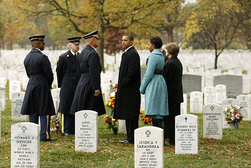 Barack Obama ha acudido con su esposa, Michelles, a los actos de conmemoración del fin de la Primera Guerra Mundial