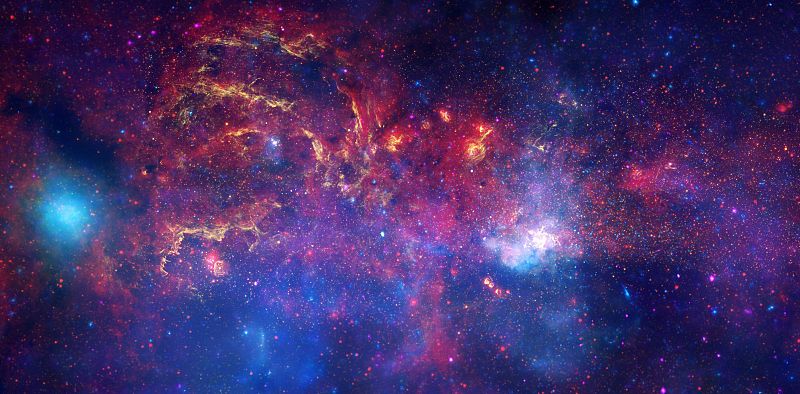 La foto del corazón de la Vía Láctea se ha logrado gracias al uso de la luz infrarroja y los rayos X que revelan la intensa actividad cerca del núcleo galáctico.