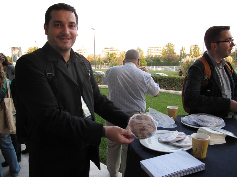 Joan F. Domenech, ex director de 20minutos.es, no se ha querido perder el café y las tortas de anís