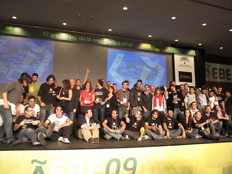Los finalistas y ganadores de los Premios Bitácoras 2009 en el escenario del EBE.