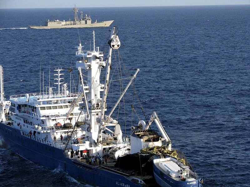 LOS PIRATAS LIBERAN EL "ALAKRANA" DESPUÉS DE 47 DÍAS DE SECUESTRO