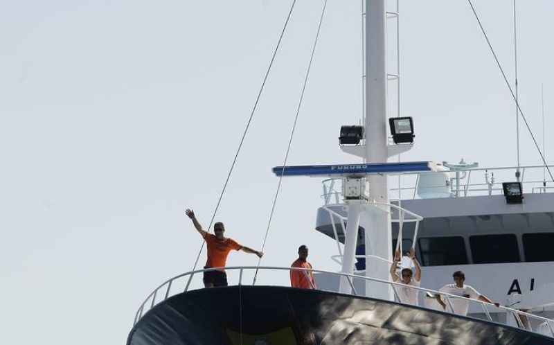  Los marineros celebran su llegada