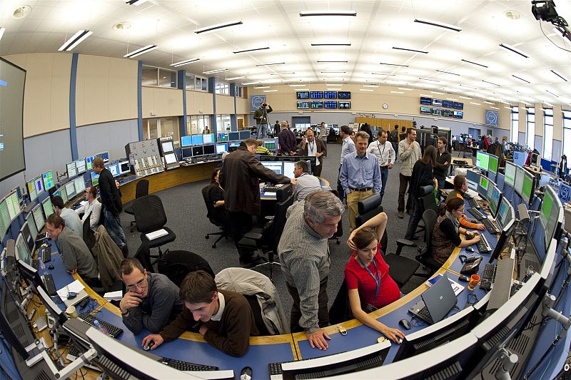 Los científicos del CERN observan la evolución de la puesta en marcha del LHC