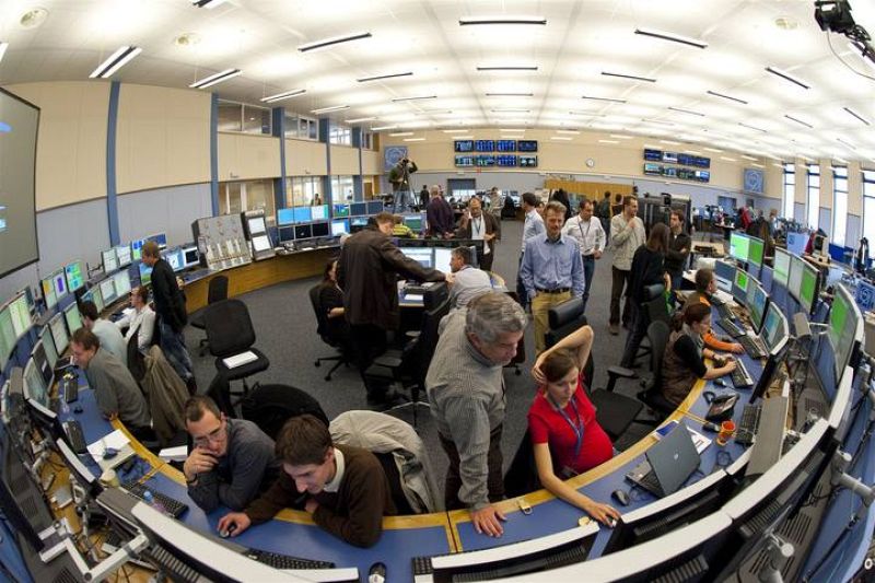 Los científicos del CERN observan la evolución de la puesta en marcha del LHC 