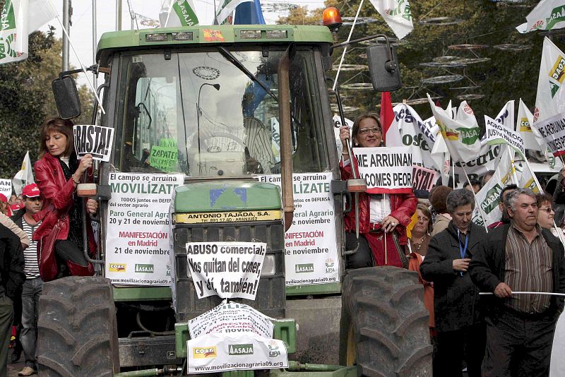 MILES DE AGRICULTORES SE MANIFIESTAN EN MADRID POR LA CRISIS DEL CAMPO