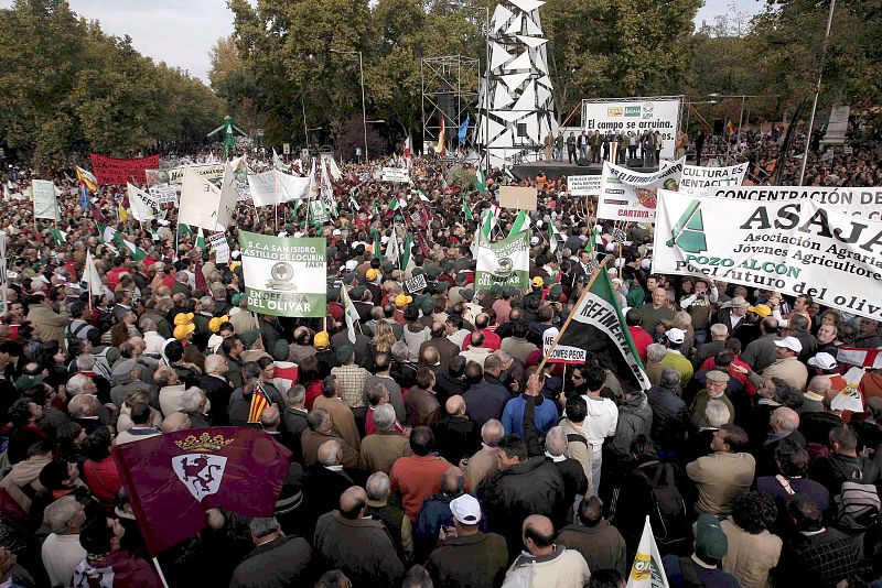 MILES DE AGRICULTORES SE MANIFIESTAN EN MADRID POR LA CRISIS DEL CAMPO