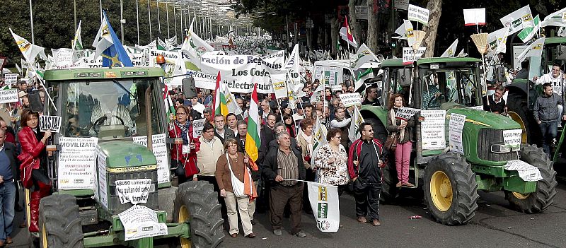 MILES DE AGRICULTORES SE MANIFIESTAN EN MADRID POR LA CRISIS DEL CAMPO