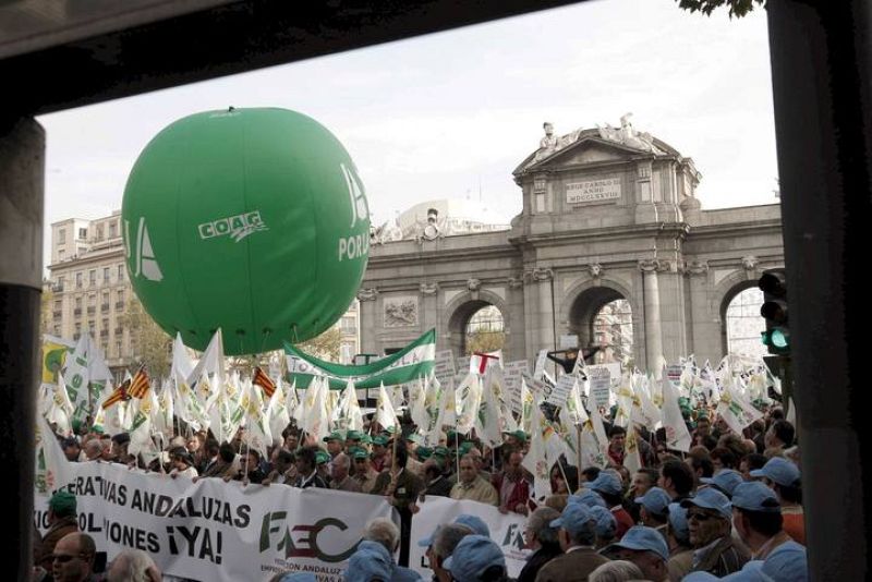 MILES DE AGRICULTORES SE MANIFIESTAN EN MADRID POR LA CRISIS DEL CAMPO 