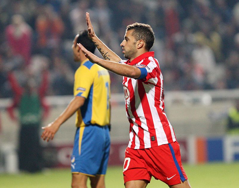 El jugador Simao, del Atlético de Madrid, celebra su anotación contra el FC Apoel.