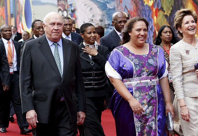 El expresidente sudafricano Frederik Willem de Klerk a su llegada al sorteo.