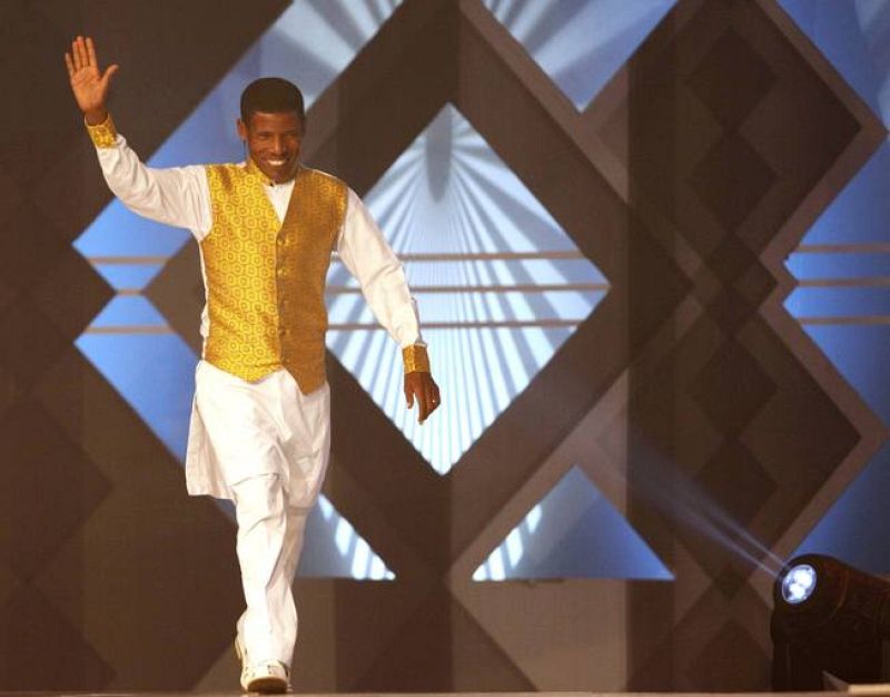 El campeón olímpico y del mundo en atletismo Haile Gebrselassie fue uno de los deportistas invitados en el sorteo de Ciudad del Cabo. 