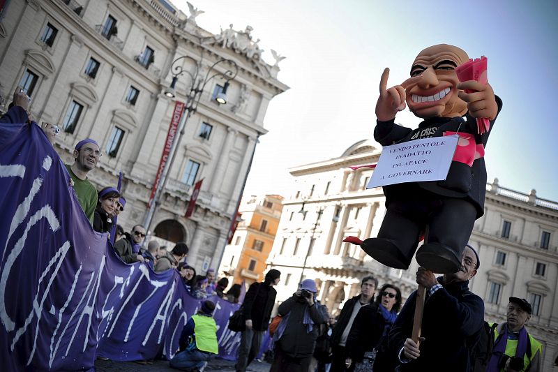 Los manifestantes han exigido que Berlusconi se someta a los juicios que tiene pendientes.