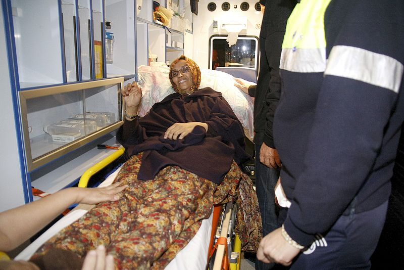 HAIDAR ABANDONA LA HUELGA DE HAMBRE Y REGRESARÁ A EL AAIÚN