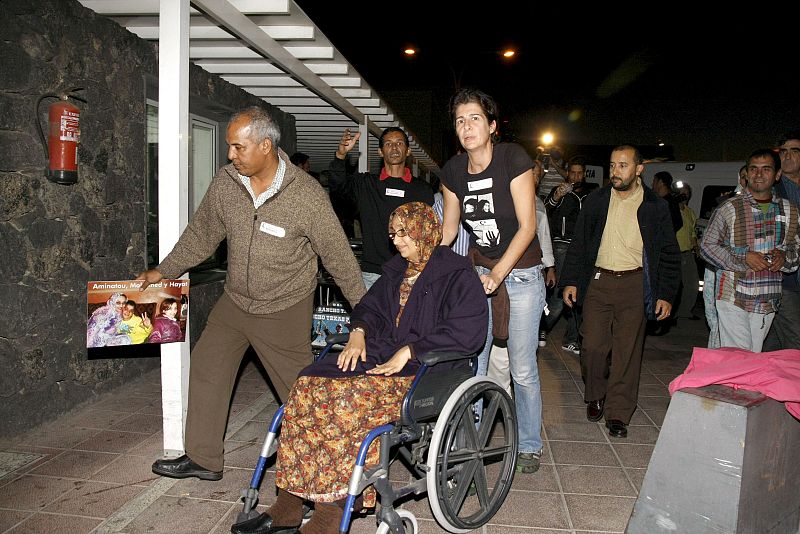 HAIDAR ABANDONA LA HUELGA DE HAMBRE Y REGRESARÁ A EL AAIÚN