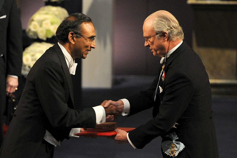 El estadounidense Venkatraman Ramakrishnan recibe el Premio Nobel de Química