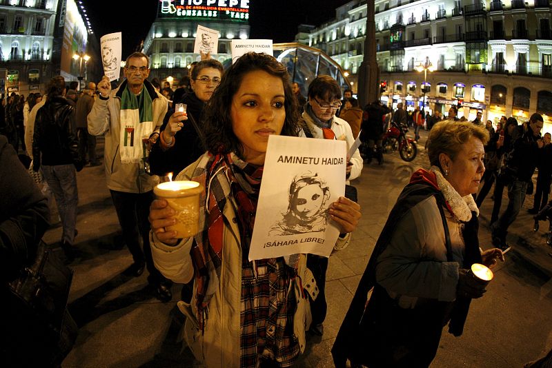 También se han podido leer pancartas con lemas como ' Un Rey amigo de dictadores', Marruecos criminal; España cómplice' o '¿Dónde está la ONU?'.