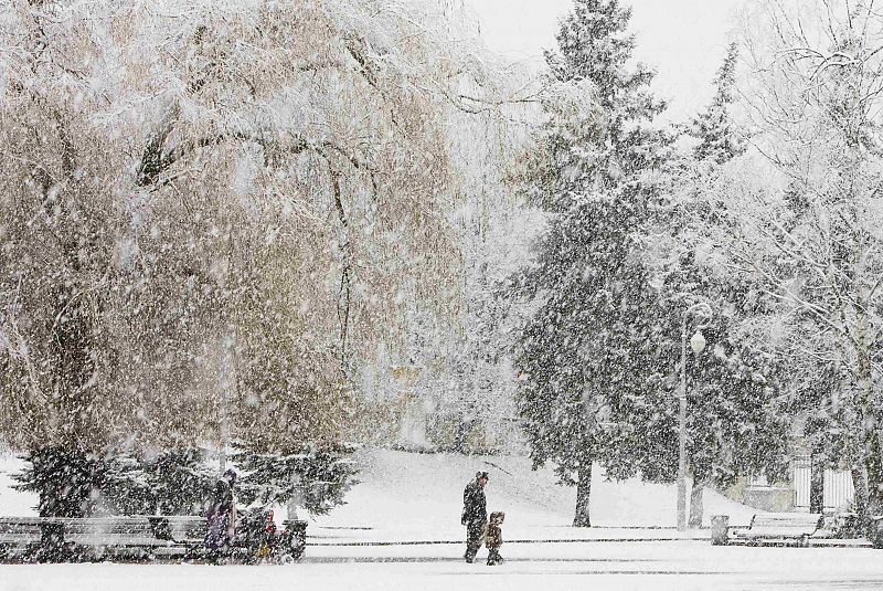 La nieve ha llegado hasta el centro de Minsk, la capital de Bielorrusia.